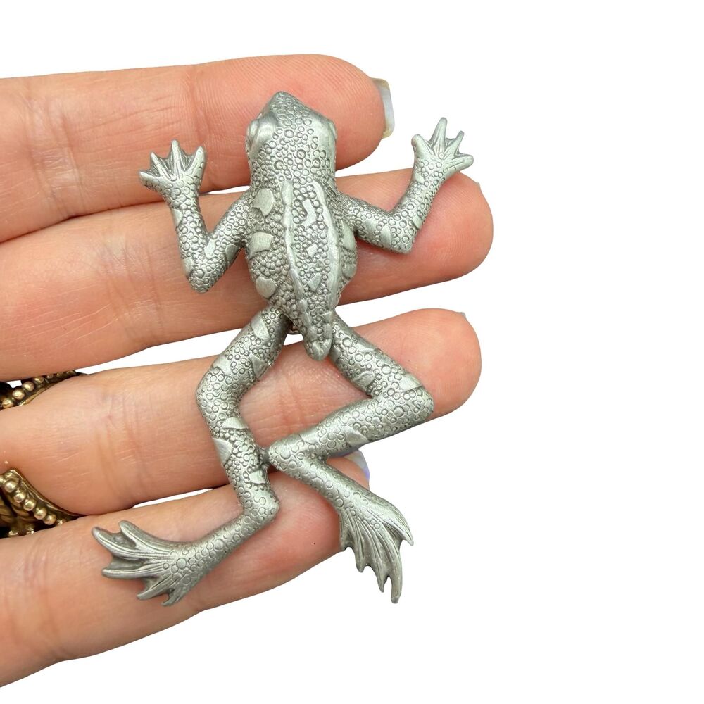 Large Silver Toned Climbing Frog Shaped Brooch Pin - Signed JJ